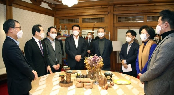 제32차 목요대화 참석자들 (출처: 국무총리실)